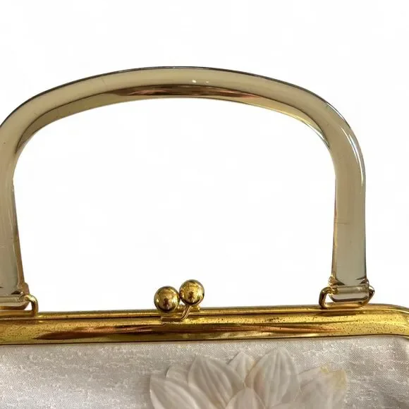 Vintage 50s white floral purse with gold hardware and plastic cover - Picture 5 of 9